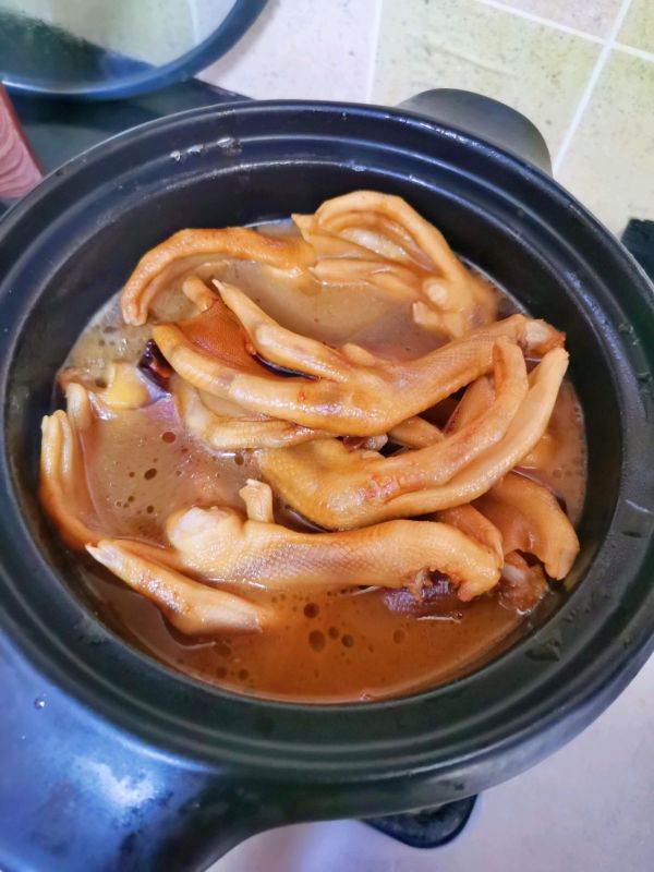 家常酱香鸭掌煲
