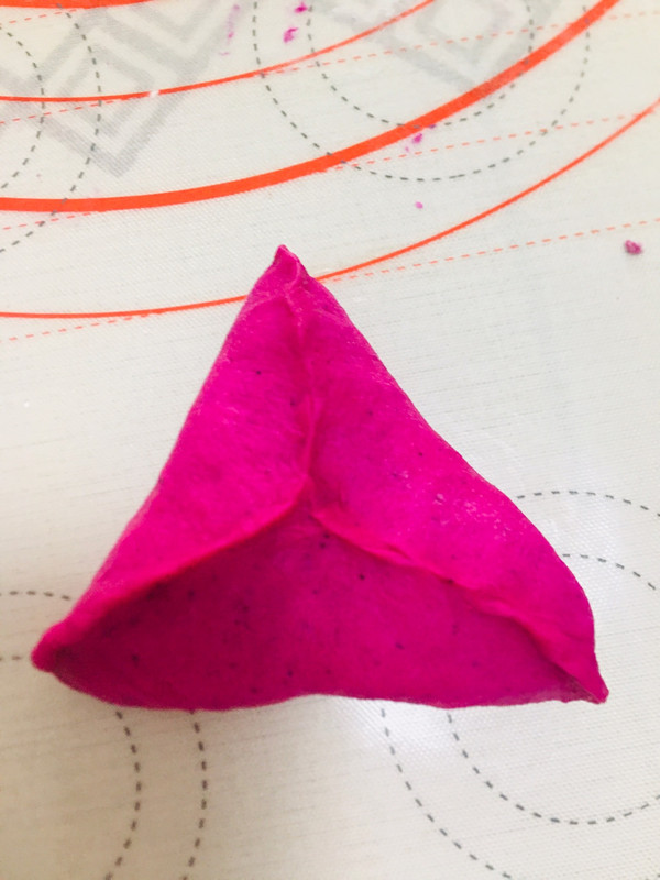 火龙果麻薯坚果软欧包