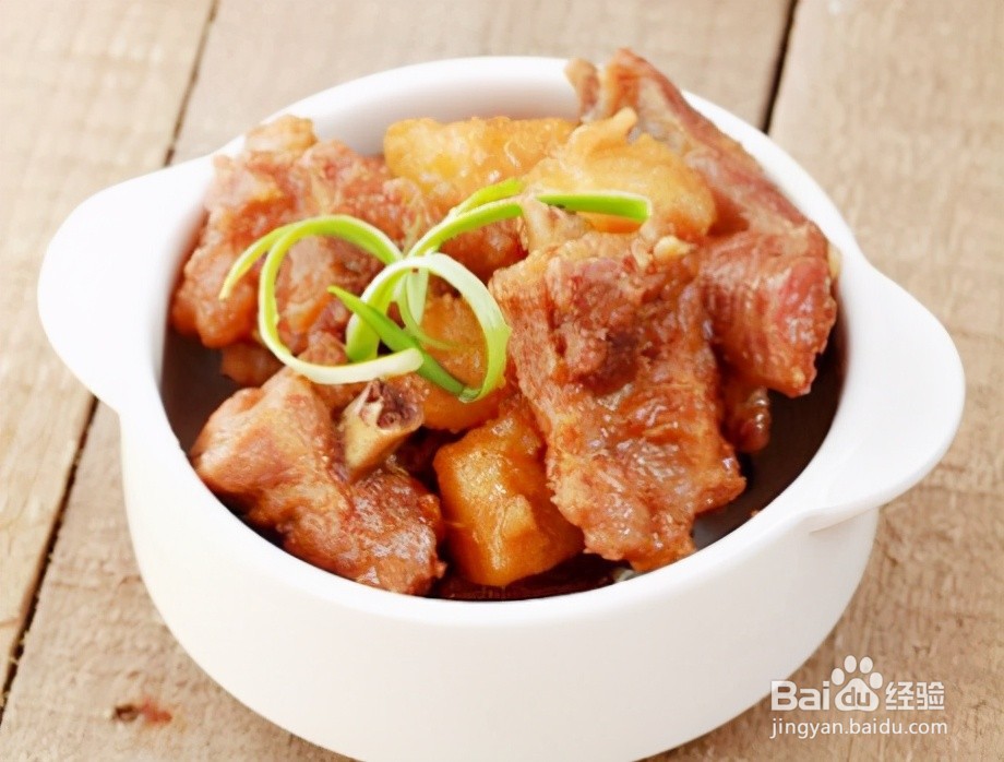 家庭自制土豆炖排骨