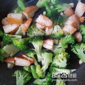 低脂美味鸡胸肉炒西兰花的做法