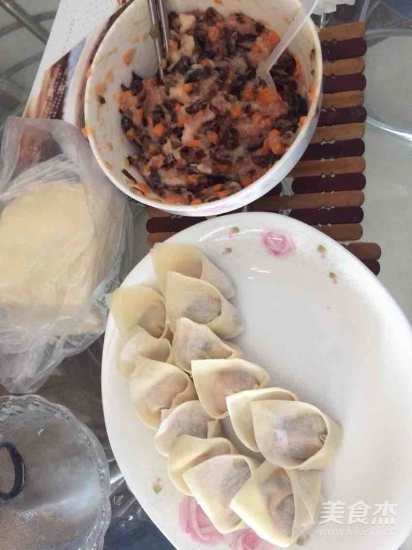 红萝卜木耳鲜肉云吞