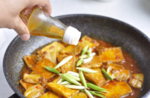 五花肉焖煎豆腐