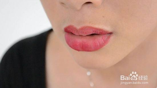 涂口红的步骤