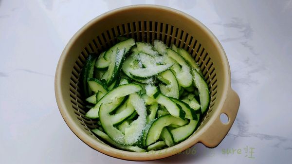 蒜辣肉酱黄瓜蛋