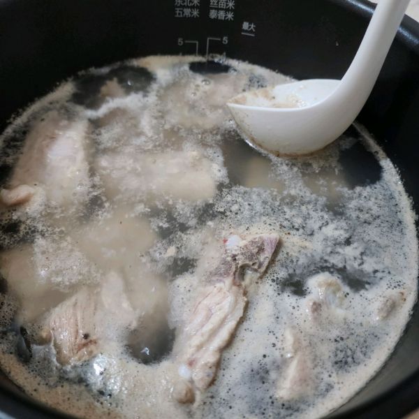 清热解暑苦瓜煲