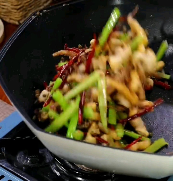 特色干煸鱿鱼须