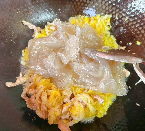 五花肉炒酸菜粉皮