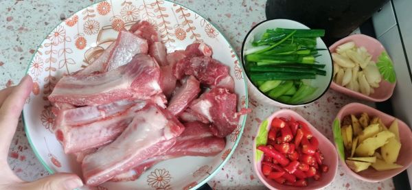 土豆粉糯长排骨