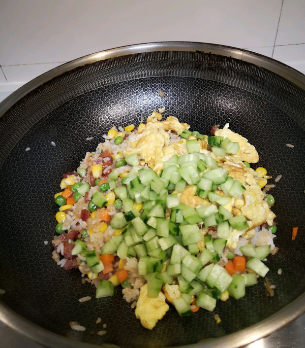 广式腊肠时蔬蛋炒饭
