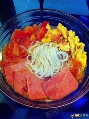 西红柿火腿面的制作过程