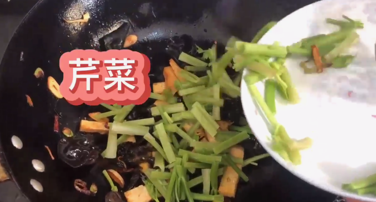 怎么做香干炒芹菜？