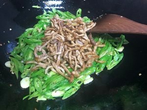 美味的青椒炒肉