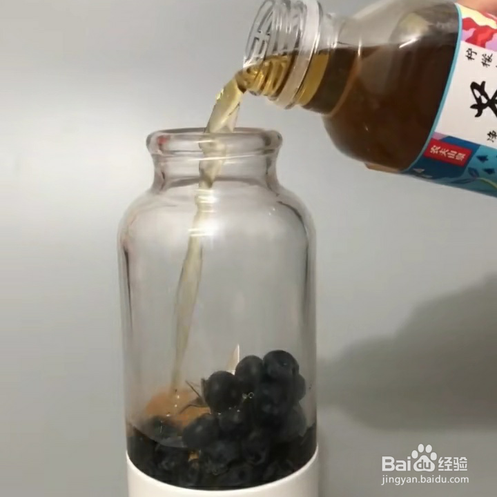 蓝莓茶π气泡冰饮的教程