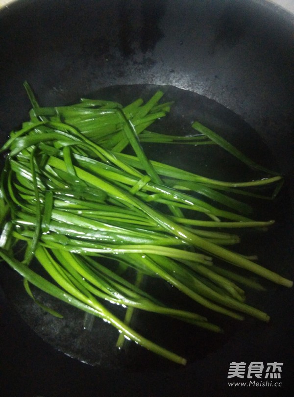 烤韭菜的家常做法