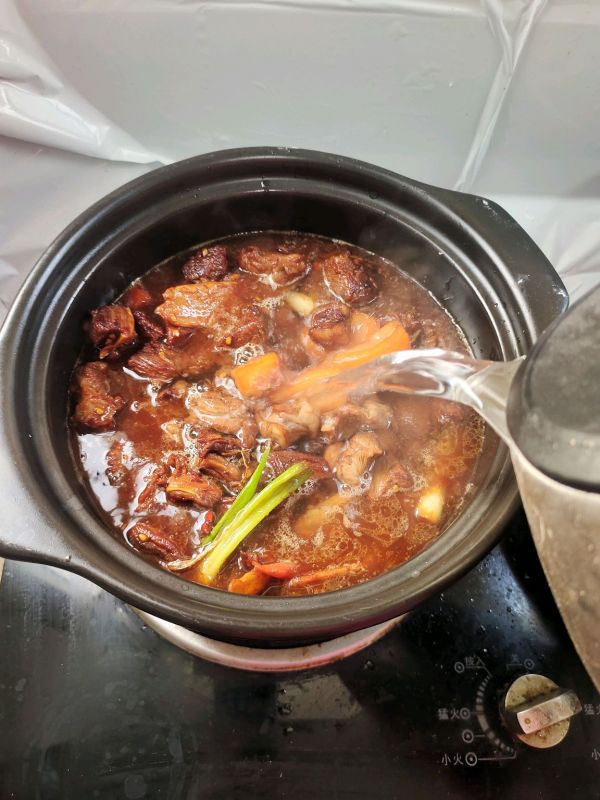 西红柿土豆牛腩煲