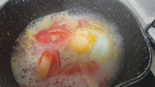 西红柿煎蛋酸汤丸子