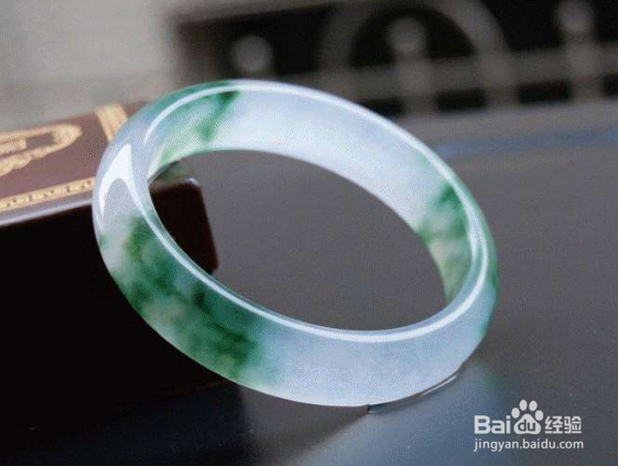 翡翠手镯怎么养才能透
