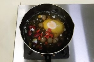 桂圆烧蛋的制作方法
