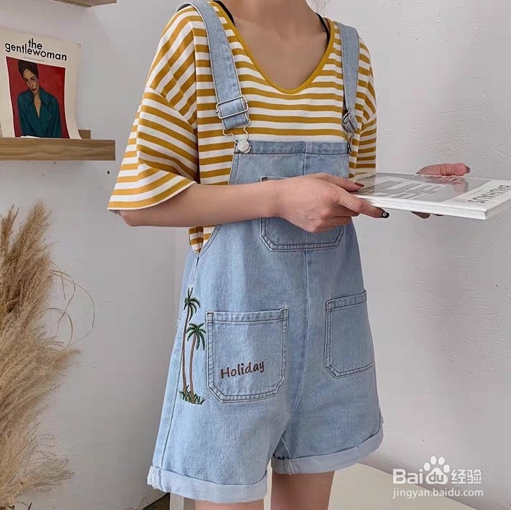 背带牛仔裤怎样穿才够出彩