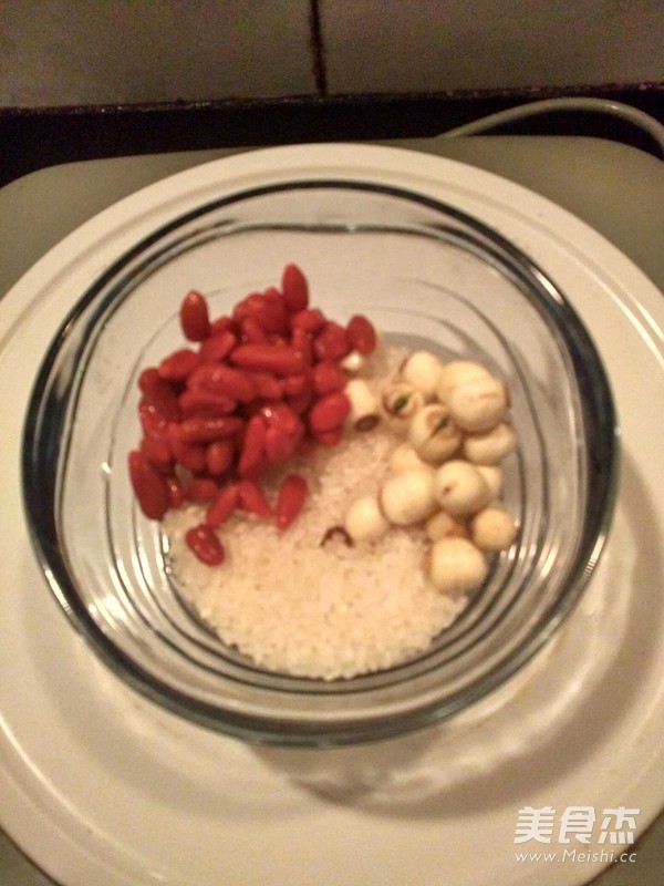 枸杞大米莲子粥