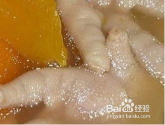 如何用美的电压力锅做“木瓜鸡爪汤”