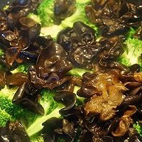 西兰花拌木耳减肥快速做法