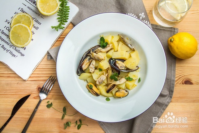 教大家做海鲜土豆沙拉