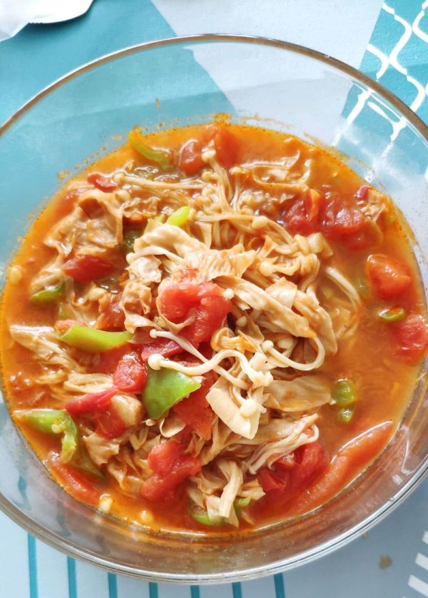 西红柿烩金针菇豆皮