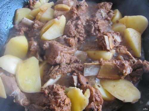 家常土豆炖排骨