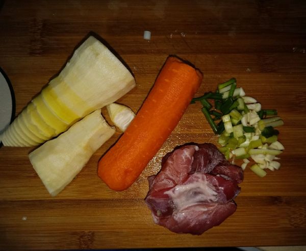 肉炒竹笋丝胡萝卜木耳