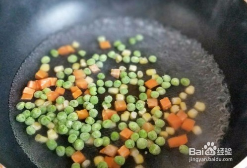快手下饭菜之豌豆炒鸡丁是如何做的家常教程