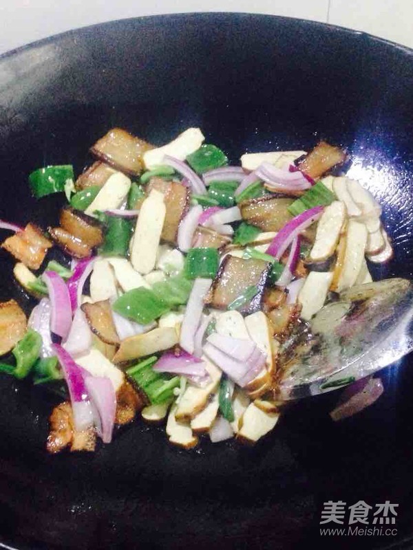 酱肉炒豆干的做法