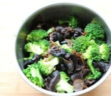 怎么做凉拌西兰花木耳