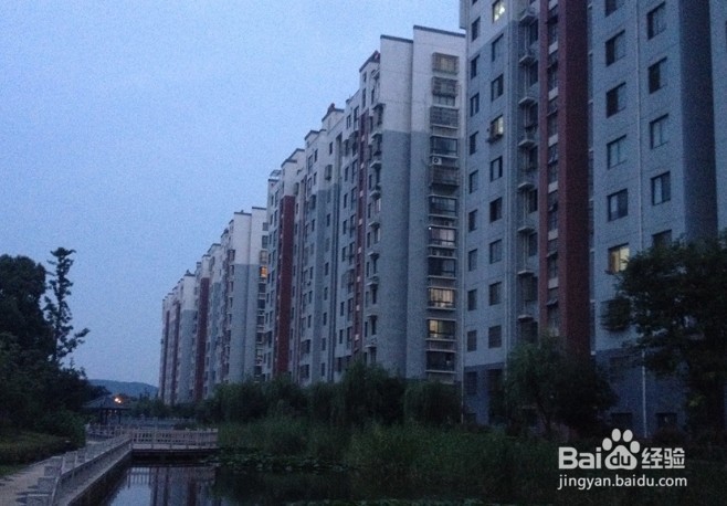 武汉居民集体唱国歌喊武汉加油利弊有哪些