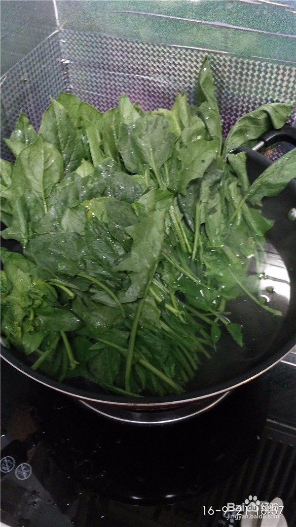 凉拌菠菜好吃可口
