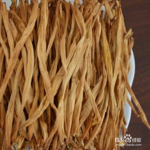 为什么开花的黄花菜不能吃