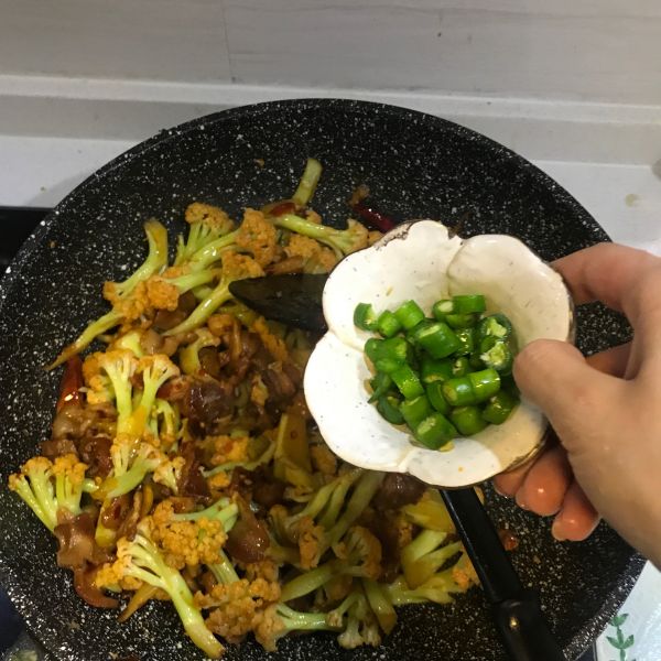 五花肉干煸有机花菜