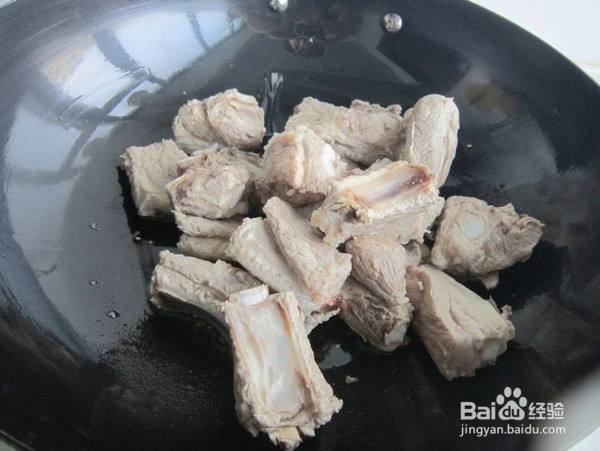 腐乳烧排骨的做法