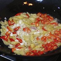 怎么做蒜薹炒鸡胗-----下饭到不行