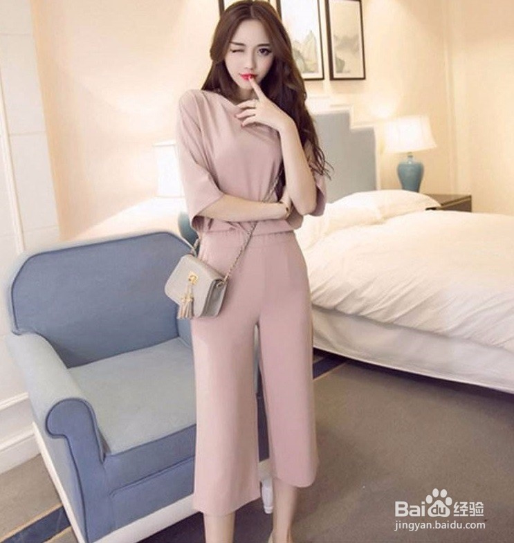 粉色阔腿裤怎么搭配