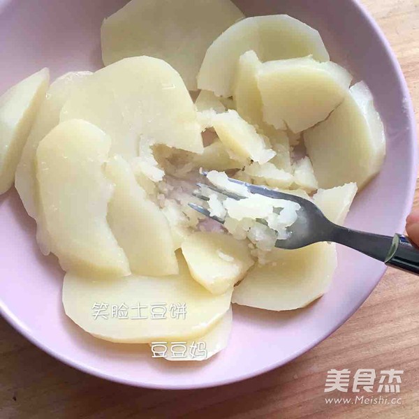 笑脸土豆饼的做法