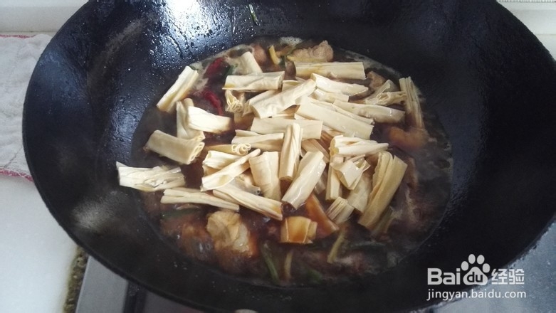 怎么做出美味的五花肉烧腐竹