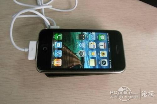 入手Iphone外置电池，3GS坚挺续航一个月不断电