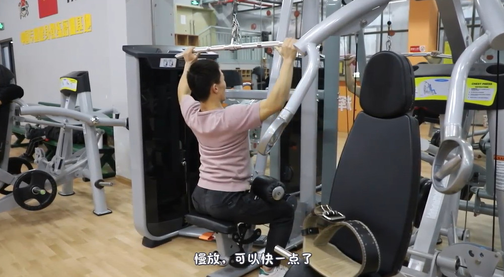 如何训练背阔肌？