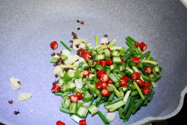 香辣椒盐罗氏虾