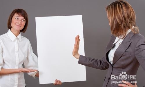 在国外旅游期间你会帮朋友带化妆品吗？