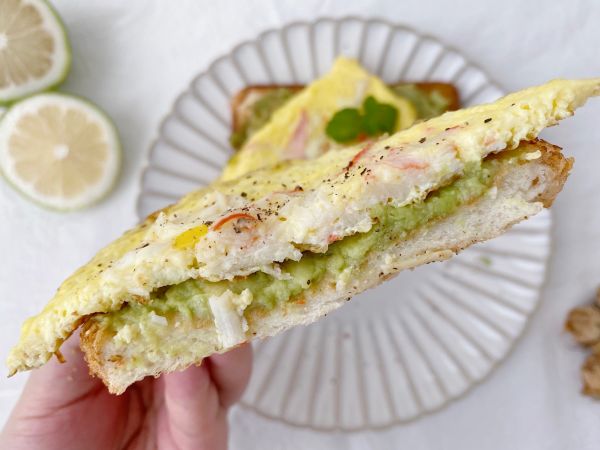 牛油果蟹柳滑蛋三明治