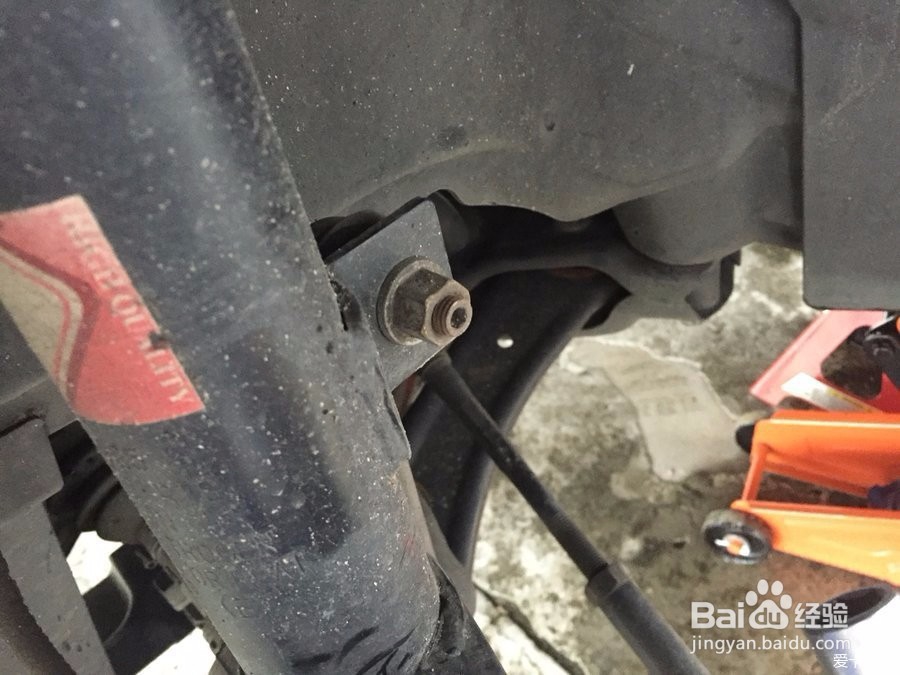 中华330怎样更换后减震器