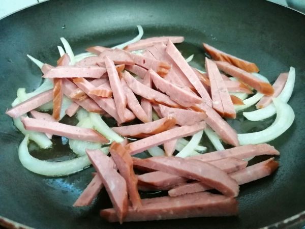 香干香肠炒青椒