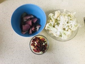 花菜炒腊肉的做法